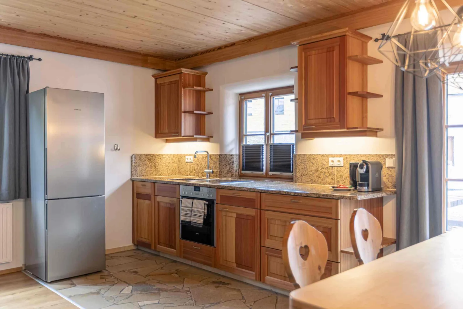 Main bedroom with comfortable double bed in Samspitze 4